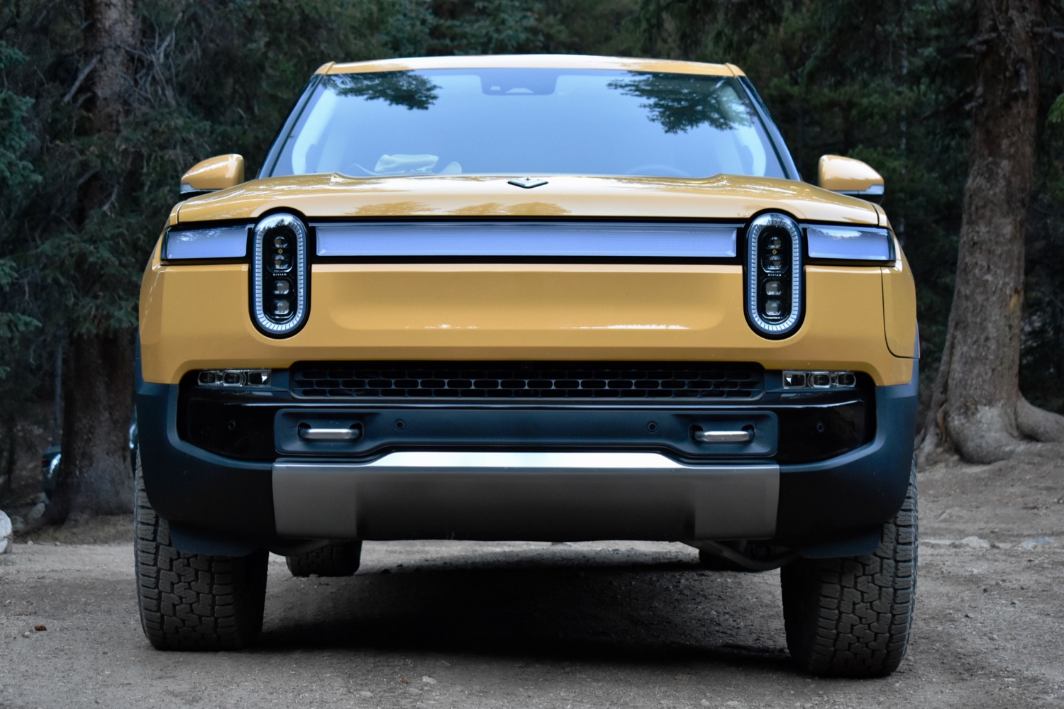 2022-rivian-r1t-front-view.jpg