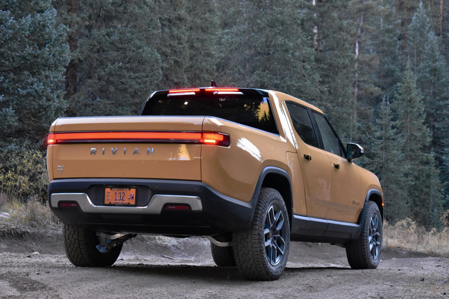 2022-rivian-r1t-rear-three-quarter-view.jpg