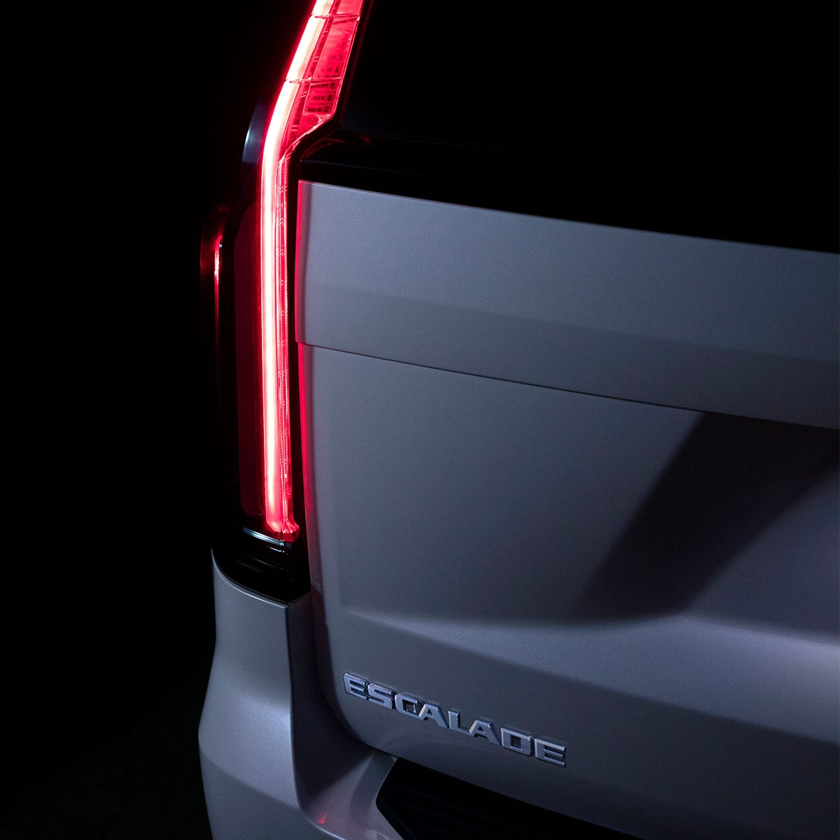 my24-escalade-mov-gallery-scroller-exterior-led-tail-lamp.jpg