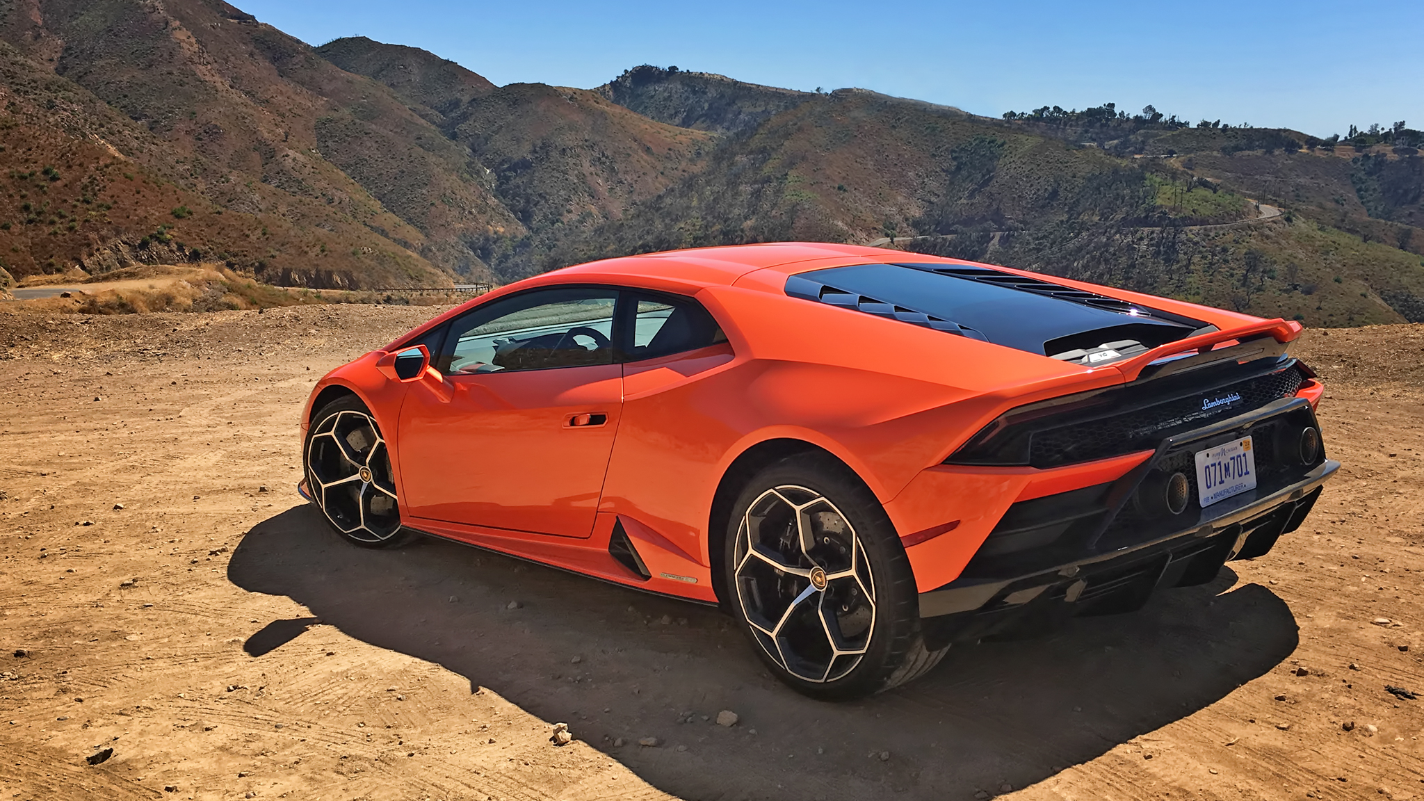 2020-Lamborghini-Huracan-Evo-14.jpg