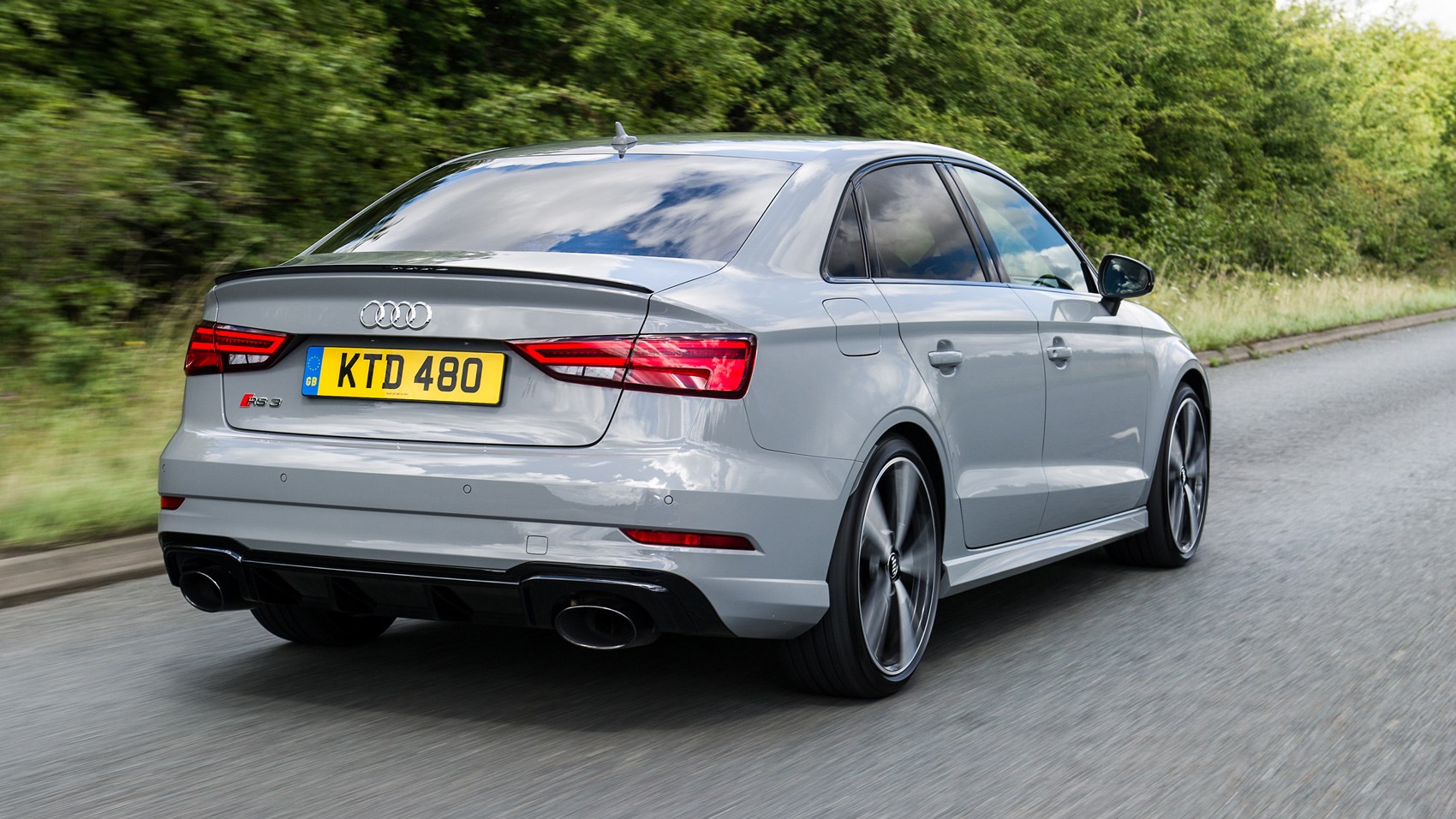 audi_rs3_saloon_02.jpg