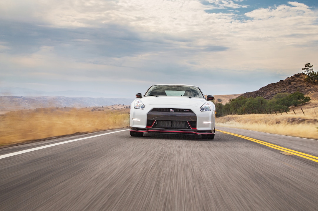 2015-Nissan-GT-R-Nismo-front-end-02.jpg