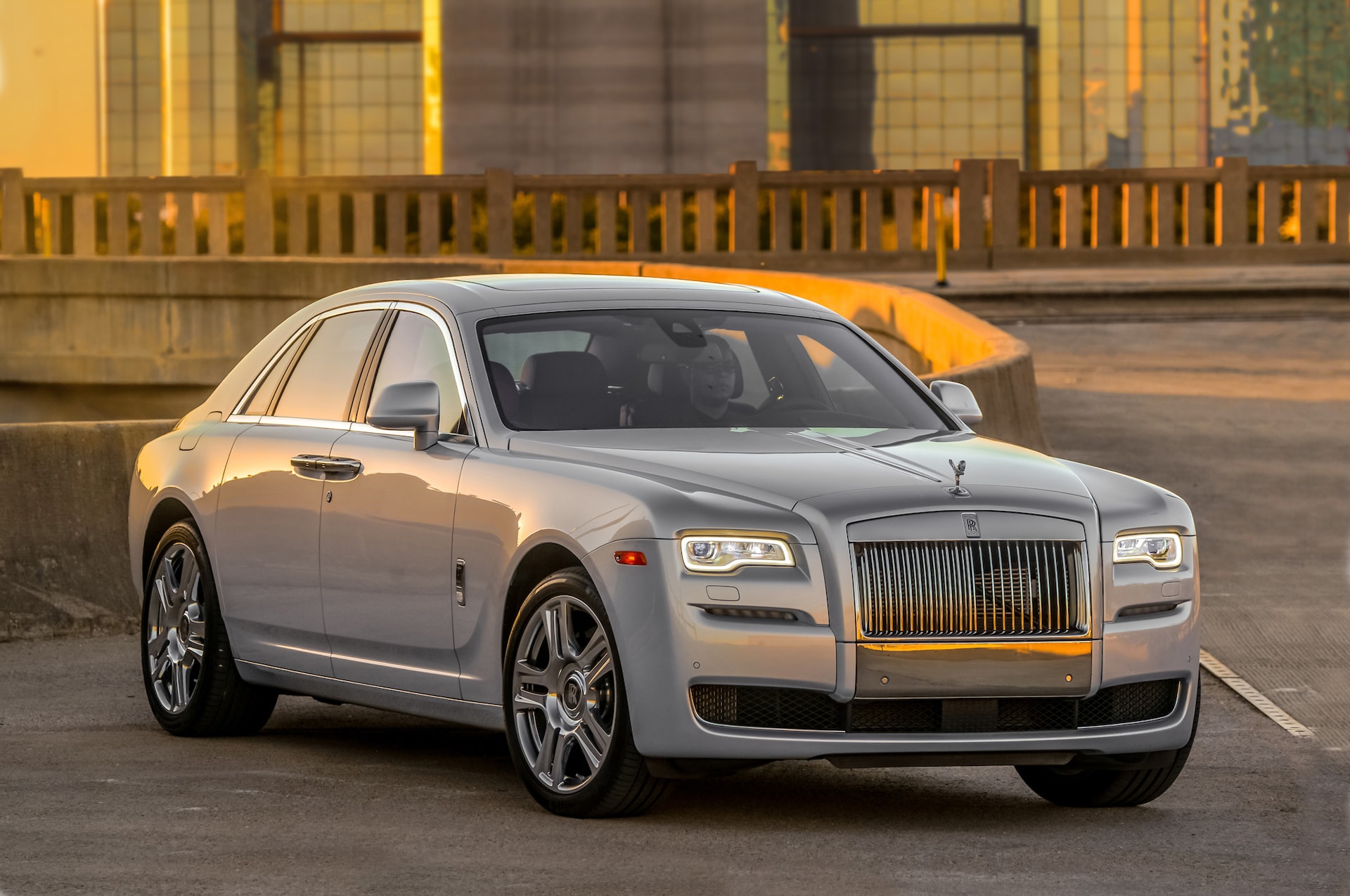 2015-Rolls-Royce-Ghost-Series-II-front-three-quarter-13.jpg