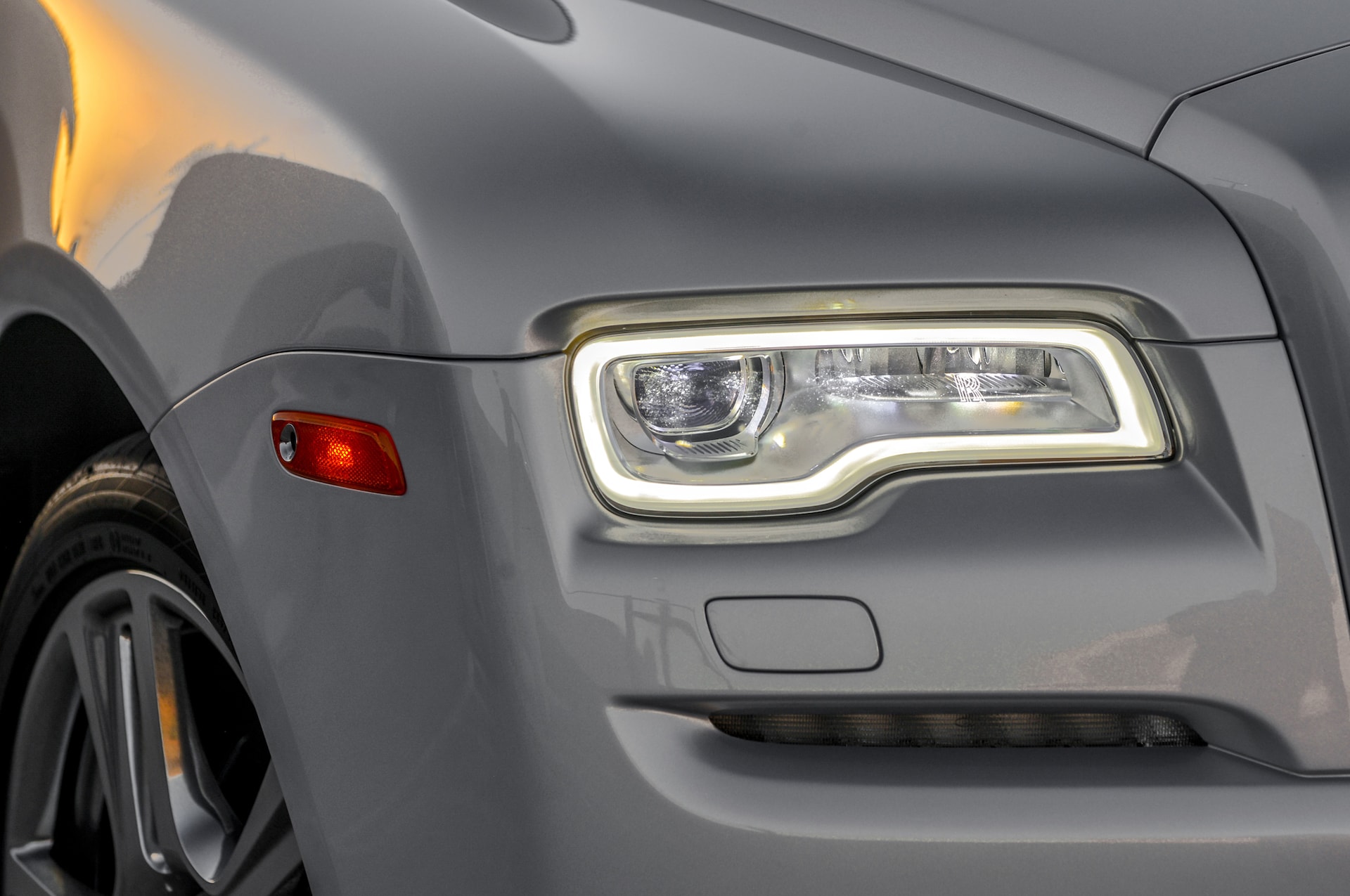 2015-Rolls-Royce-Ghost-Series-II-headlamp-02.jpg