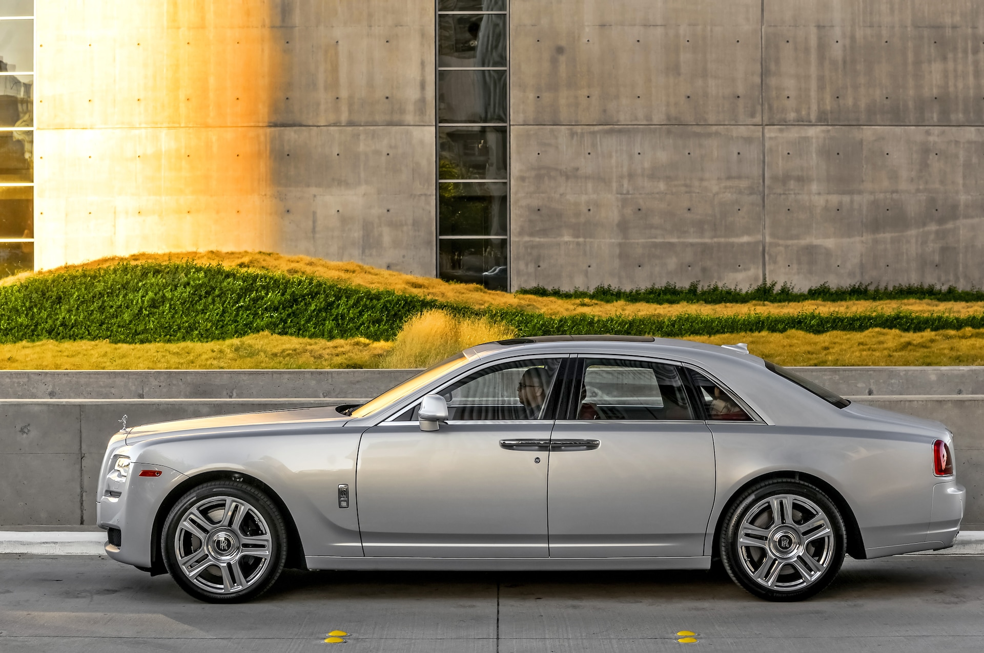 2015-Rolls-Royce-Ghost-Series-II-side.jpg