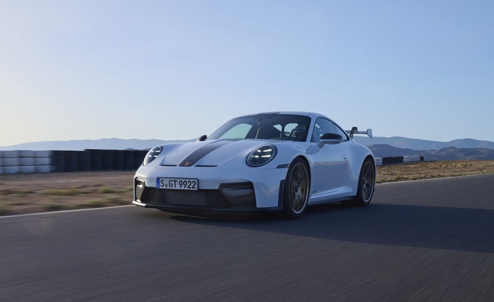 2025-porsche-911-gt3-101-671278280f5e3.jpg