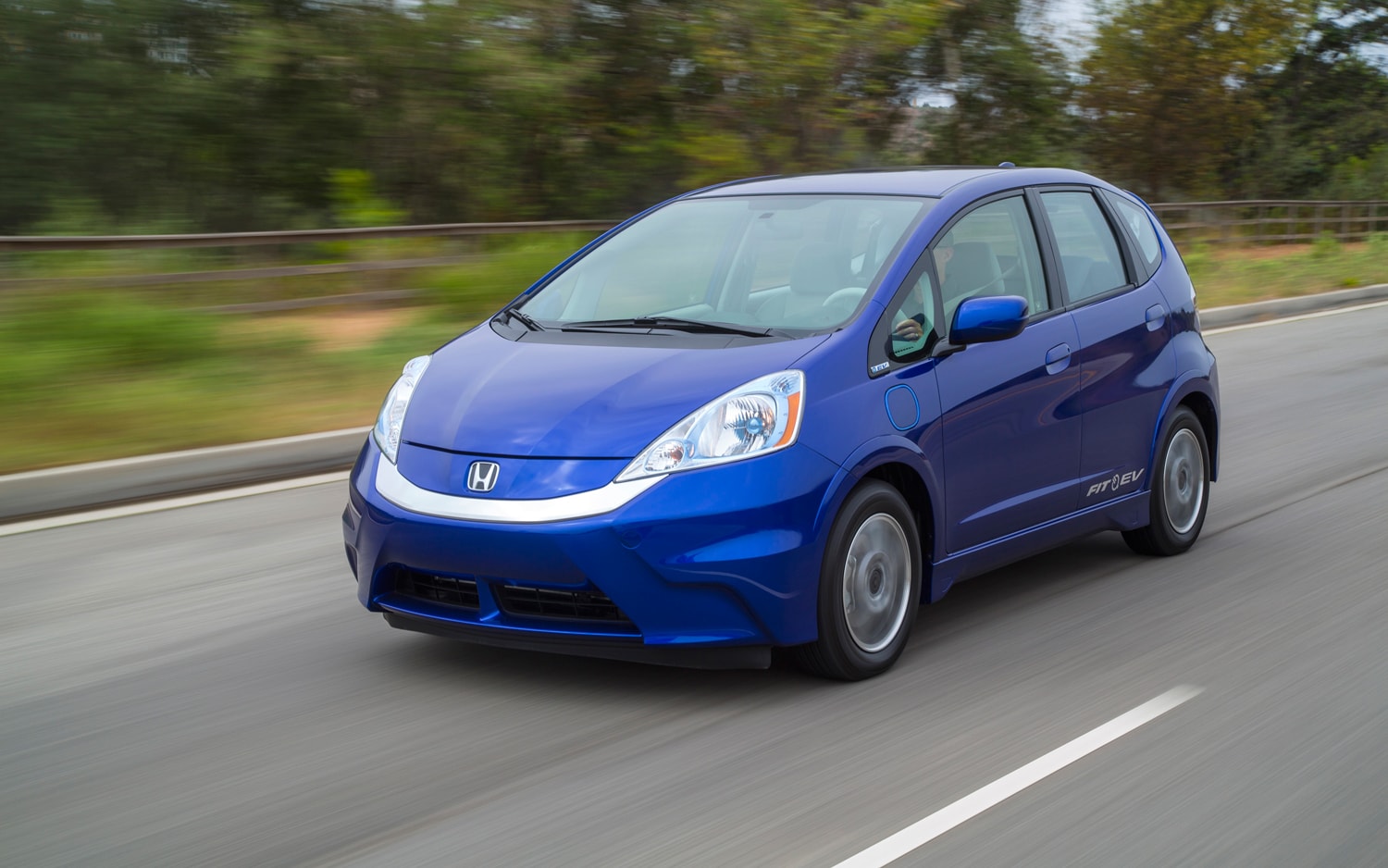 2013-Honda-Fit-EV-front-three-quarters-in-motion-2.jpg