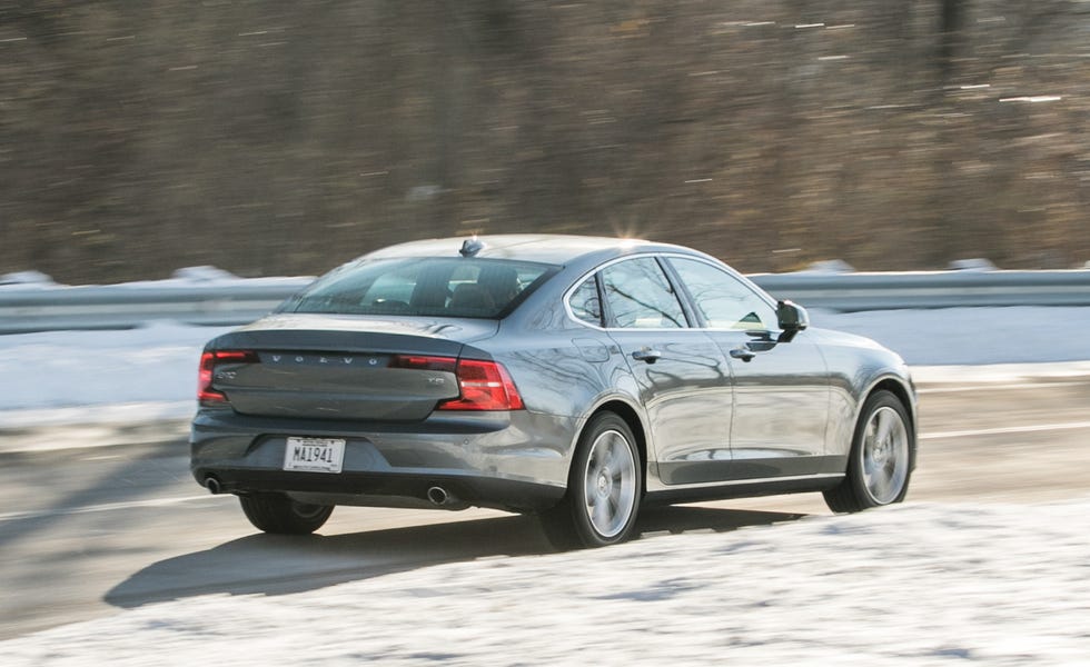 2017-Volvo-S90-104.jpg